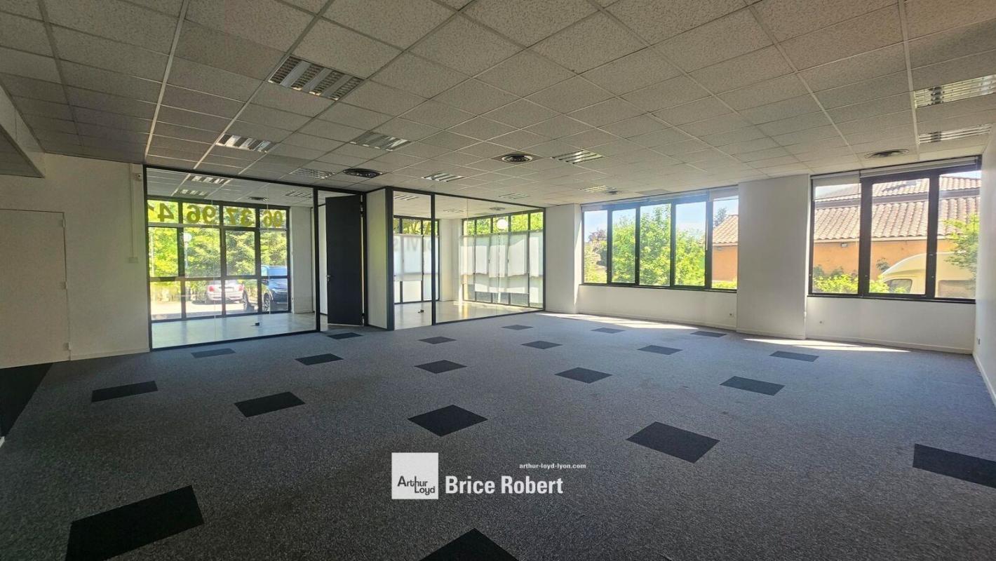 18 Avenue Charles De Gaulle, Saint Didier Au Mont D Or for sale Interior Photo- Image 1 of 12