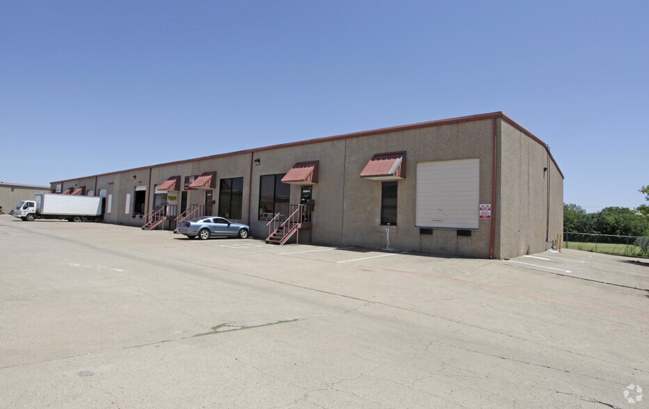 5209 Davis Blvd, North Richland Hills, TX à louer - Photo principale - Image 2 de 12