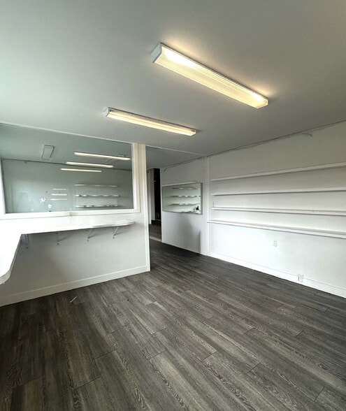24-28 W 7th Ave, Vancouver, BC for lease - Interior Photo - Image 3 of 6