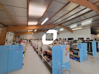 Plus de détails pour Bureau, Local d'activités à louer