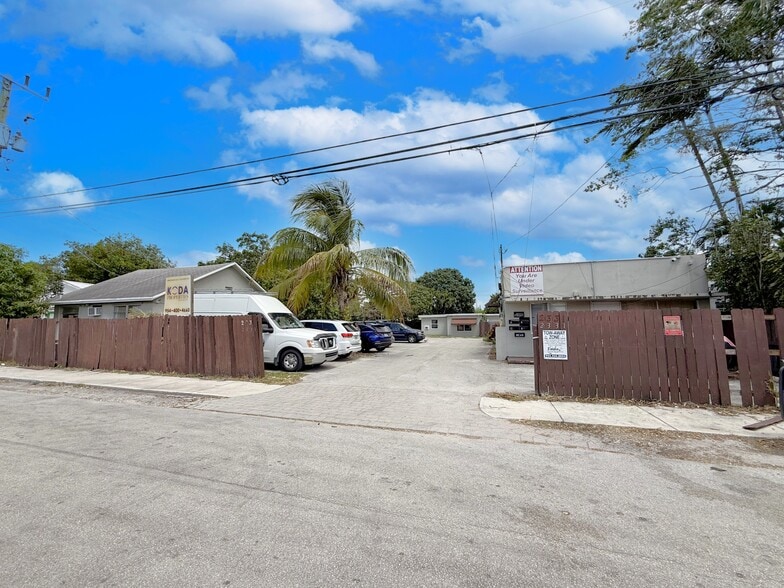 2331 Hayes St, Hollywood, FL for sale - Primary Photo - Image 1 of 16