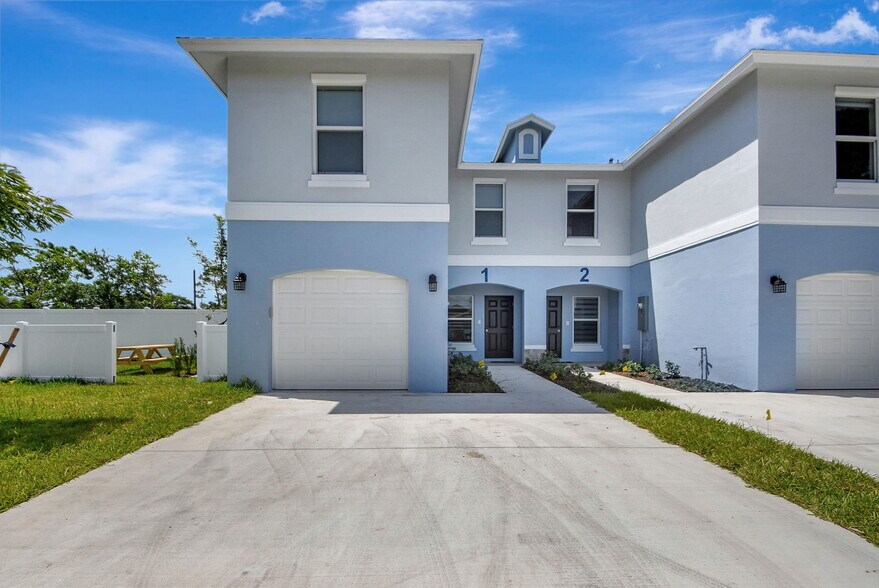 3871 Patio Ct, Lake Worth, FL à vendre - Photo du bâtiment - Image 2 de 65