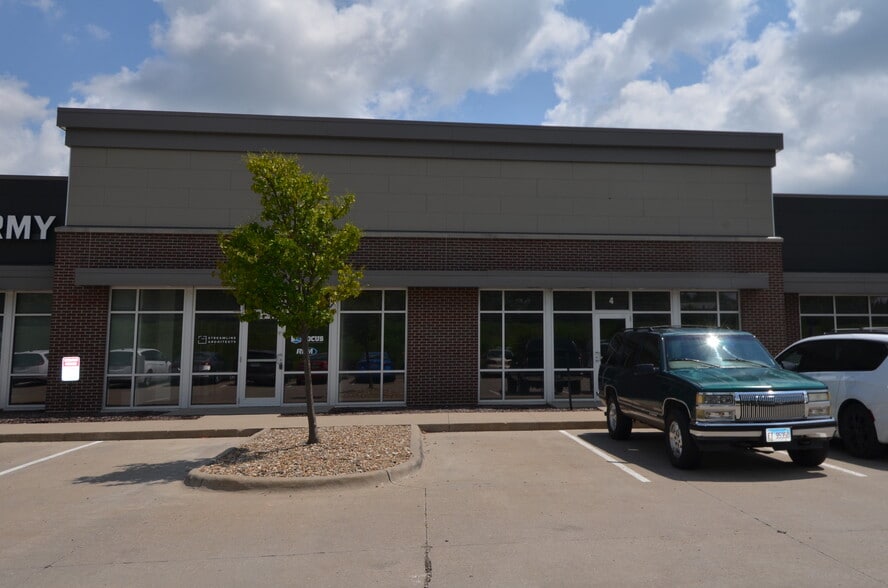 1275 W Highway 1, Iowa City, IA for lease - Building Photo - Image 1 of 9