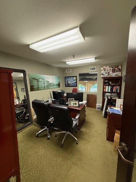 28350 Roadside Dr, Agoura Hills, CA for sale - Interior Photo - Image 2 of 14