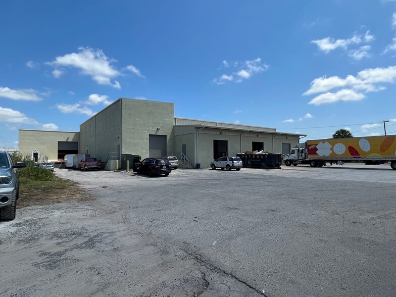 8710 E Broadway Ave, Tampa, FL for lease - Building Photo - Image 1 of 9