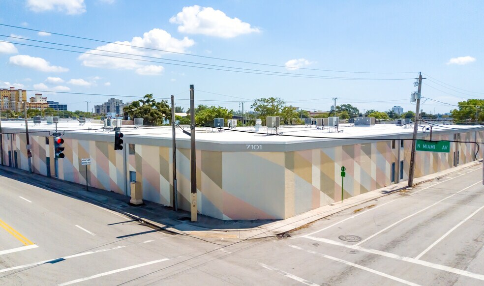 7101 N Miami Ave, Miami, FL à louer - Photo du bâtiment - Image 1 de 26