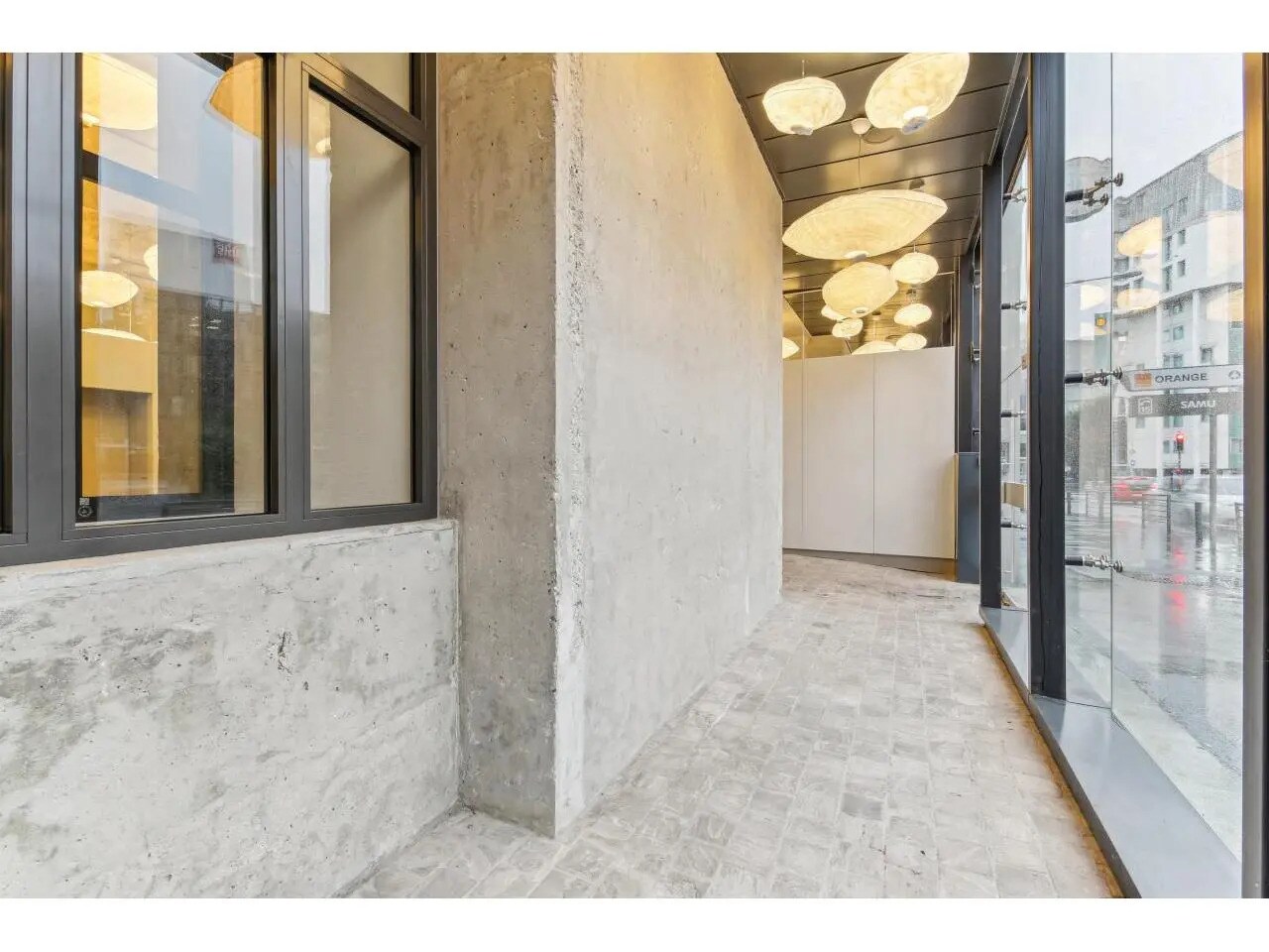 Office in Bagnolet for lease Lobby- Image 1 of 12