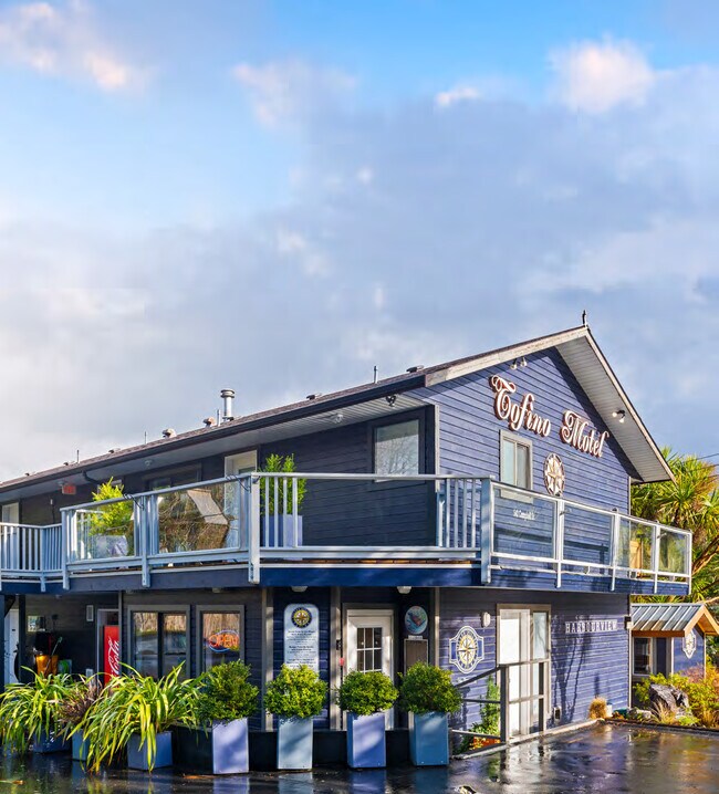 Plus de détails pour 542 Campbell St, Tofino, BC - Services hôteliers à vendre