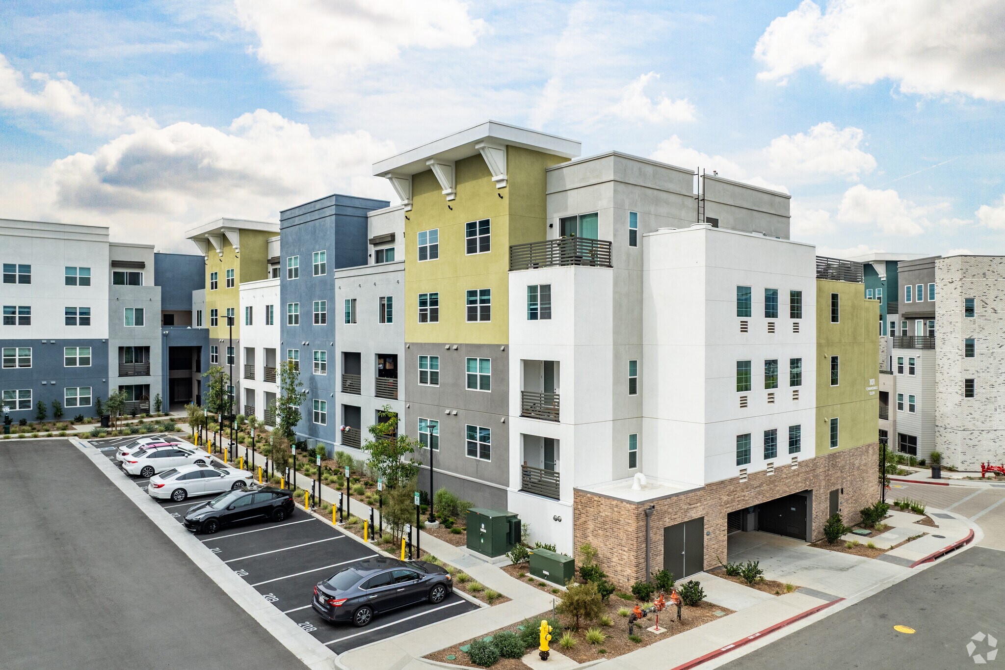 101 Chamomile Gln, Escondido, CA for lease Primary Photo- Image 1 of 28