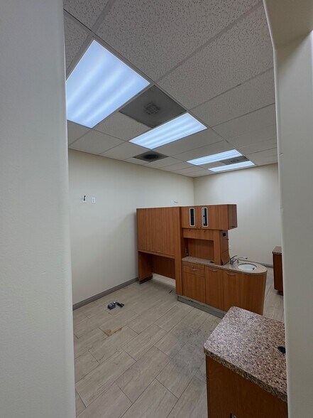 1134 N State College Blvd, Anaheim, CA à louer - Photo du bâtiment - Image 3 de 7