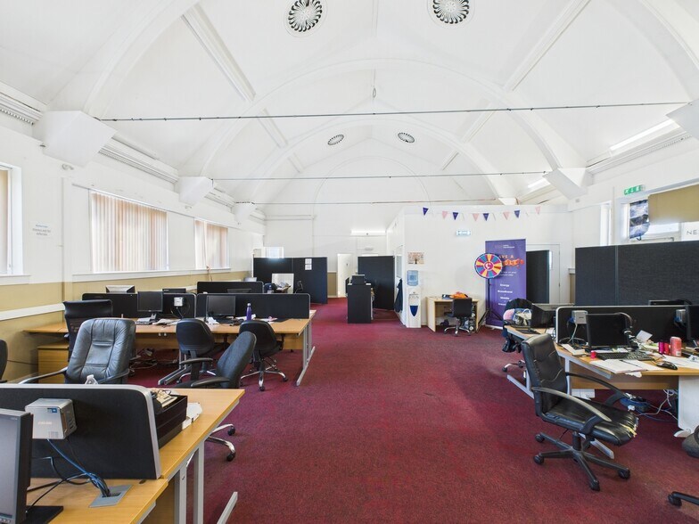 26 Foundry Ln, Dundee à louer - Photo du bâtiment - Image 2 de 5