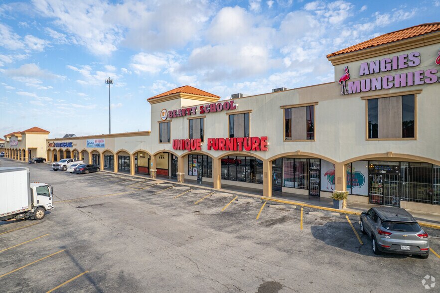 10110-10138 Hammerly Blvd, Houston, TX à louer - Photo du bâtiment - Image 3 de 6