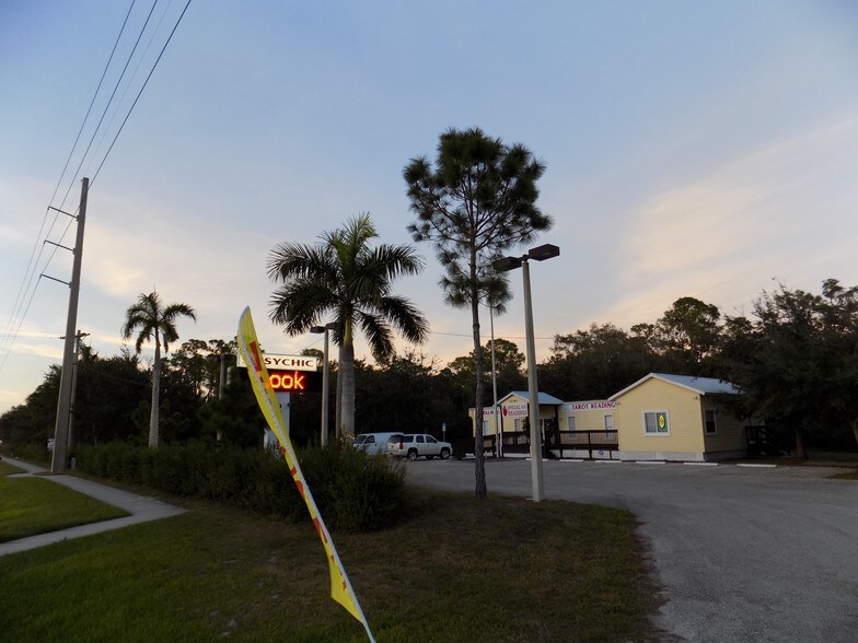 14180 N Cleveland Ave, Fort Myers, FL à vendre - Photo du bâtiment - Image 3 de 19