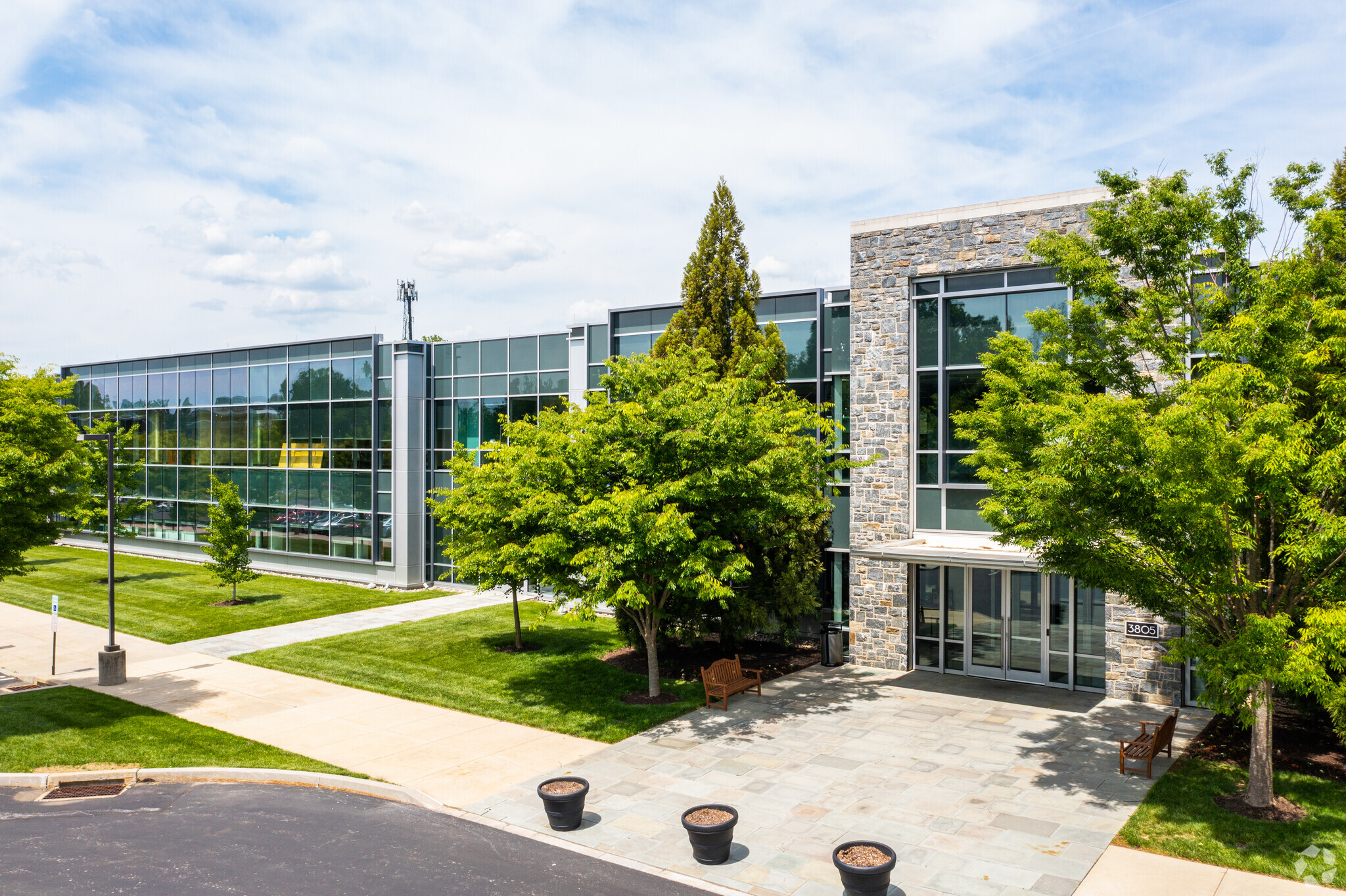 3805 West Chester Pike, Newtown Square, PA for lease Building Photo- Image 1 of 11