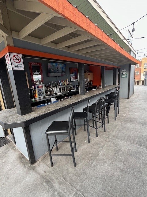 Plus de détails pour 609-625 W Western Ave, Muskegon, MI - Commerce de détail à vendre