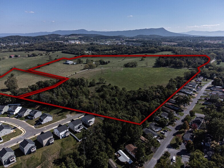 1583 Ridgedale Road, Rockingham, VA à vendre - Photo du bâtiment - Image 2 de 12