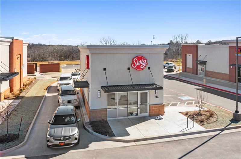 Corporate SWIG & Tropical Smoothie Cafe portefeuille de 2 propriétés à vendre sur LoopNet.ca - Photo du bâtiment - Image 2 de 5