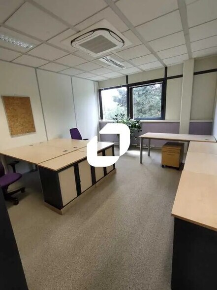 Bureau dans Saclay à louer - Photo du bâtiment - Image 3 de 10