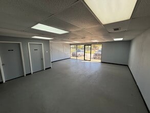 2601-2621 Aero Dr, Grand Prairie, TX for lease Interior Photo- Image 2 of 6