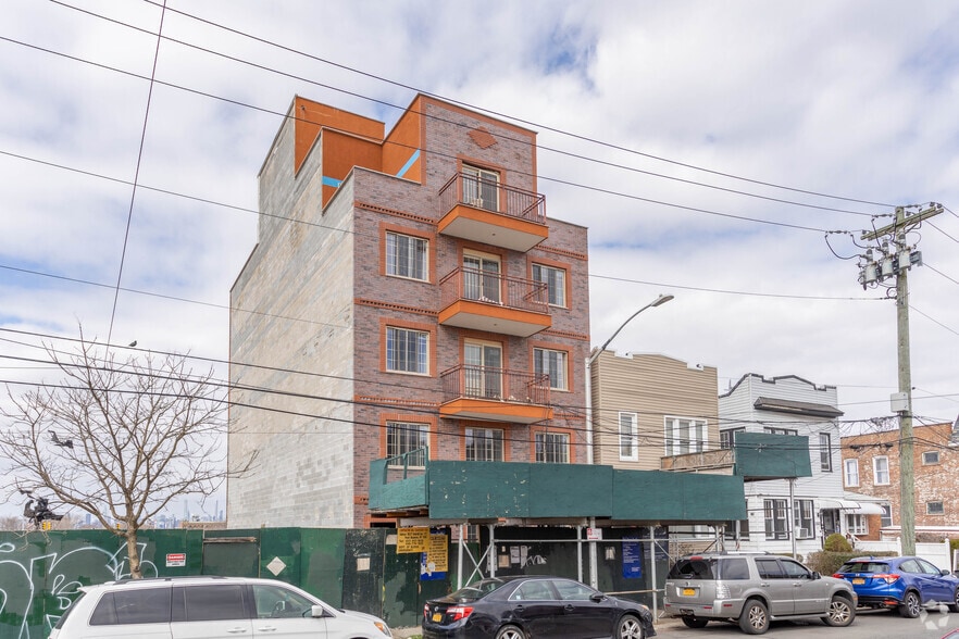 2556 97th St, East Elmhurst, NY for sale - Building Photo - Image 2 of 5