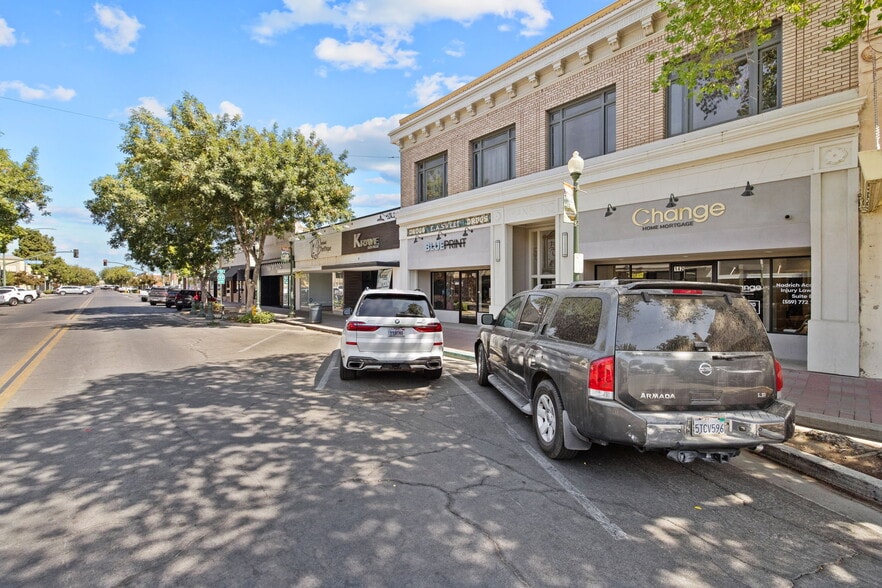 138-142 S K St, Tulare, CA for lease - Building Photo - Image 2 of 42