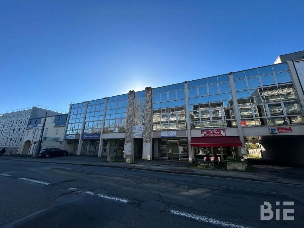 Office in Mérignac for sale Building Photo- Image 1 of 8