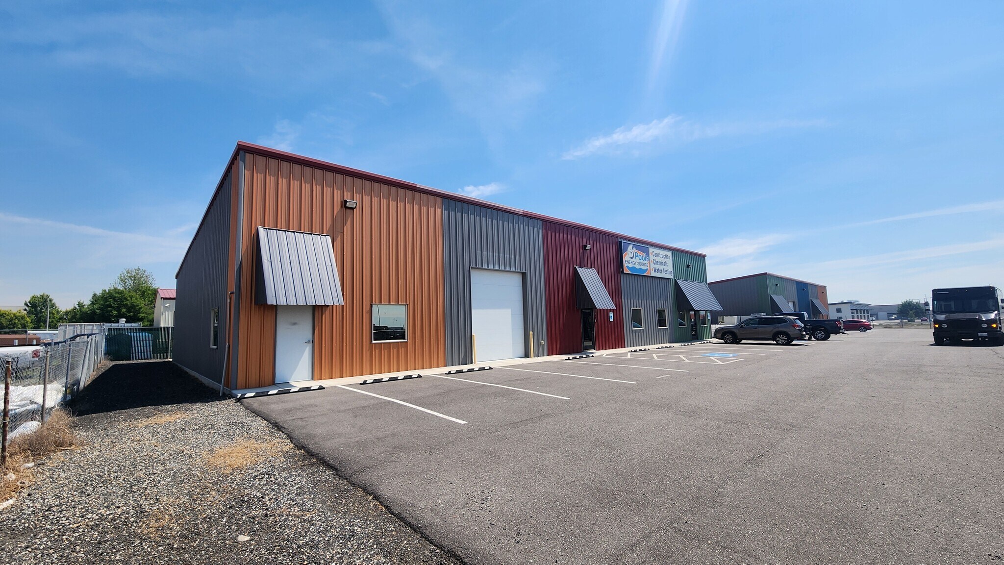 2424 Henderson Loop, Richland, WA for lease Building Photo- Image 1 of 11