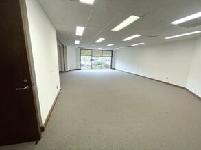 1914 Association Dr, Reston, VA for lease Interior Photo- Image 2 of 9