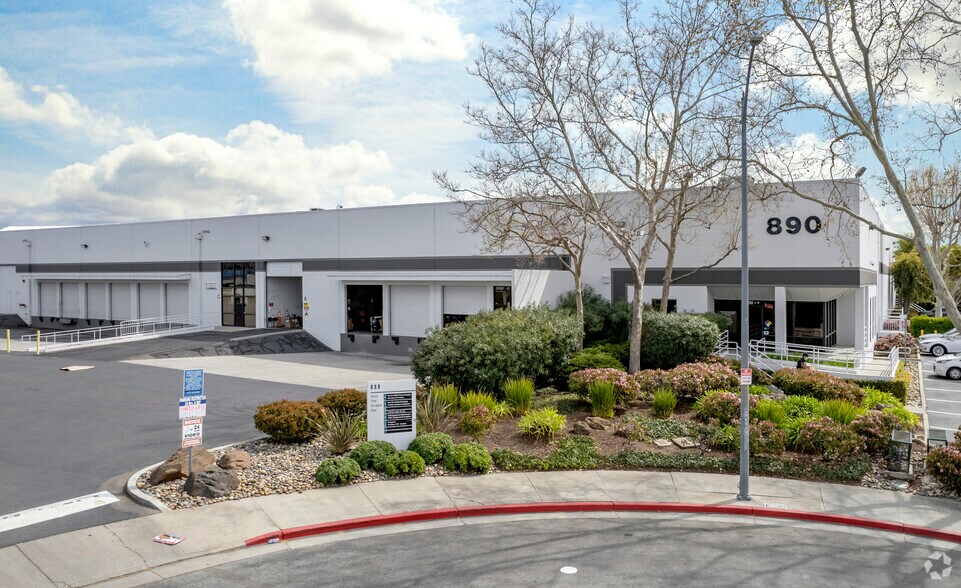 890 Service St, San Jose, CA à louer - Photo du bâtiment - Image 3 de 6