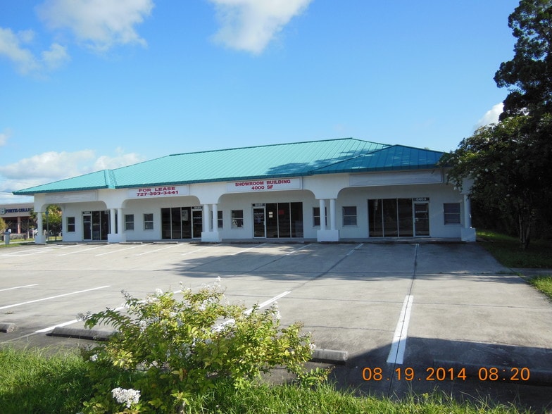 6483-6495 Ulmerton Rd, Largo, FL for lease - Building Photo - Image 2 of 6