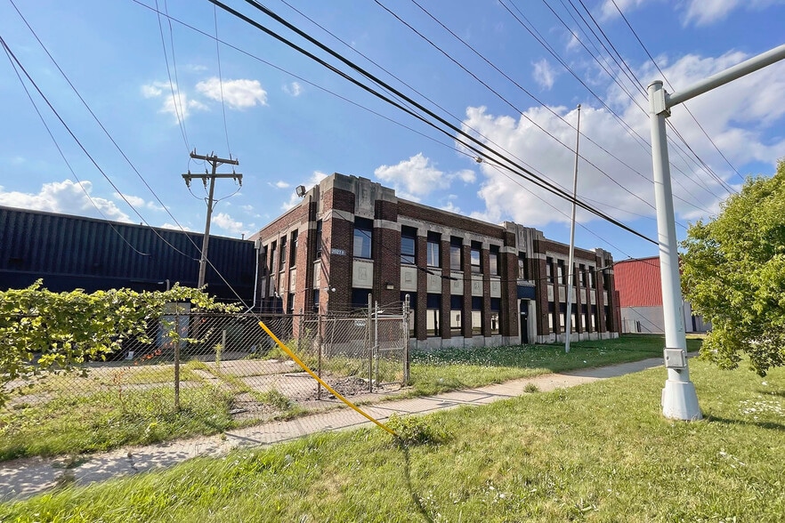 20263 Hoover St, Detroit, MI for sale - Building Photo - Image 1 of 11