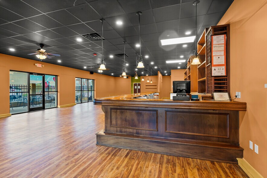 607 N Trade St, Winston-Salem, NC à louer - Photo du bâtiment - Image 2 de 8