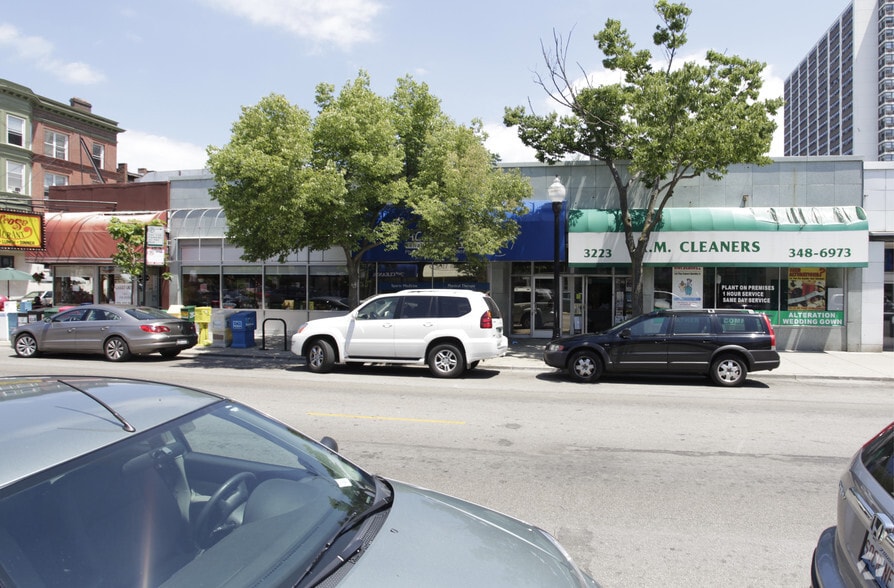 3215-3219 N Broadway St, Chicago, IL for lease - Building Photo - Image 2 of 14