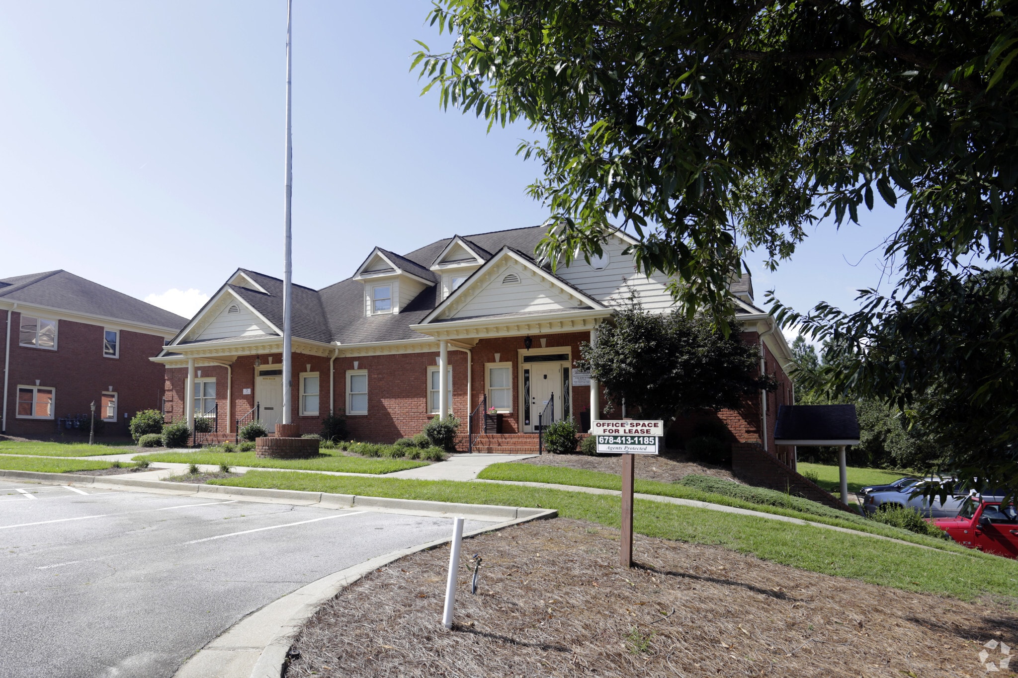 889 Commerce Dr Sw, Conyers, GA for sale Primary Photo- Image 1 of 93