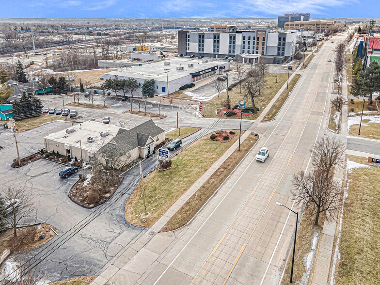 2295 S State St, Ann Arbor, MI à vendre - Photo du bâtiment - Image 2 de 12