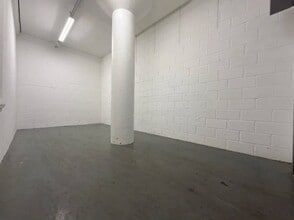 East Ln, Wembley for lease Interior Photo- Image 2 of 3
