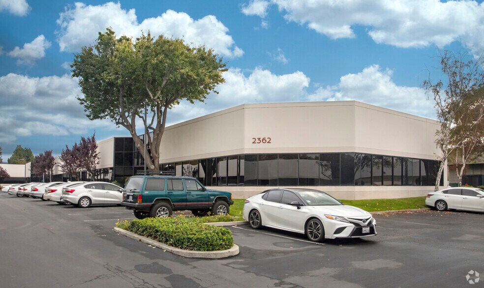 2362 Qume Dr, San Jose, CA à louer - Photo du bâtiment - Image 2 de 5