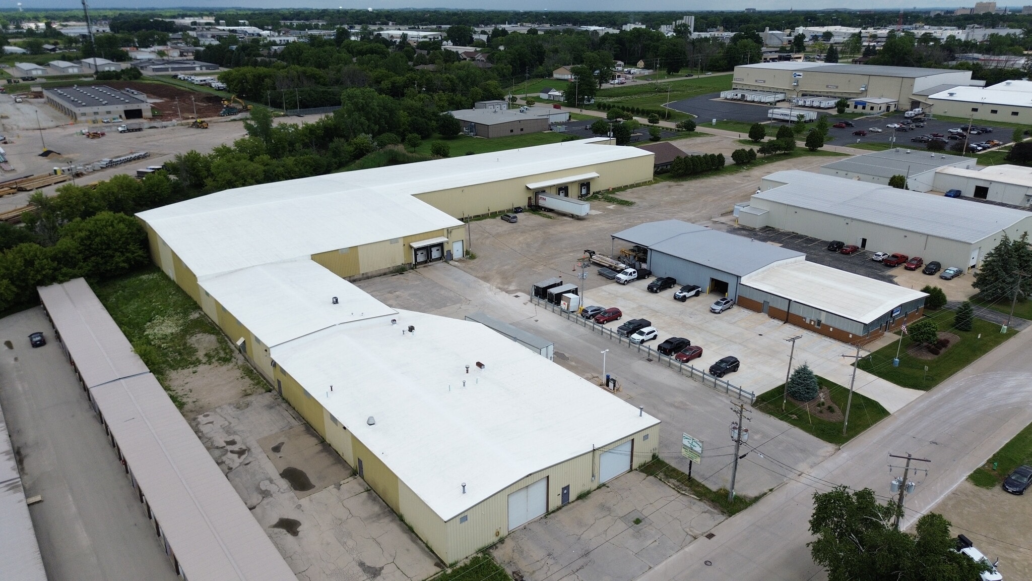 2316 W Everett St, Appleton, WI for lease Building Photo- Image 1 of 30
