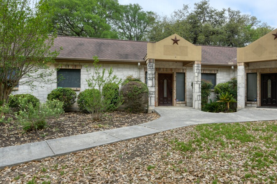 19365 FM 2252, Garden Ridge, TX à louer - Photo du bâtiment - Image 3 de 27