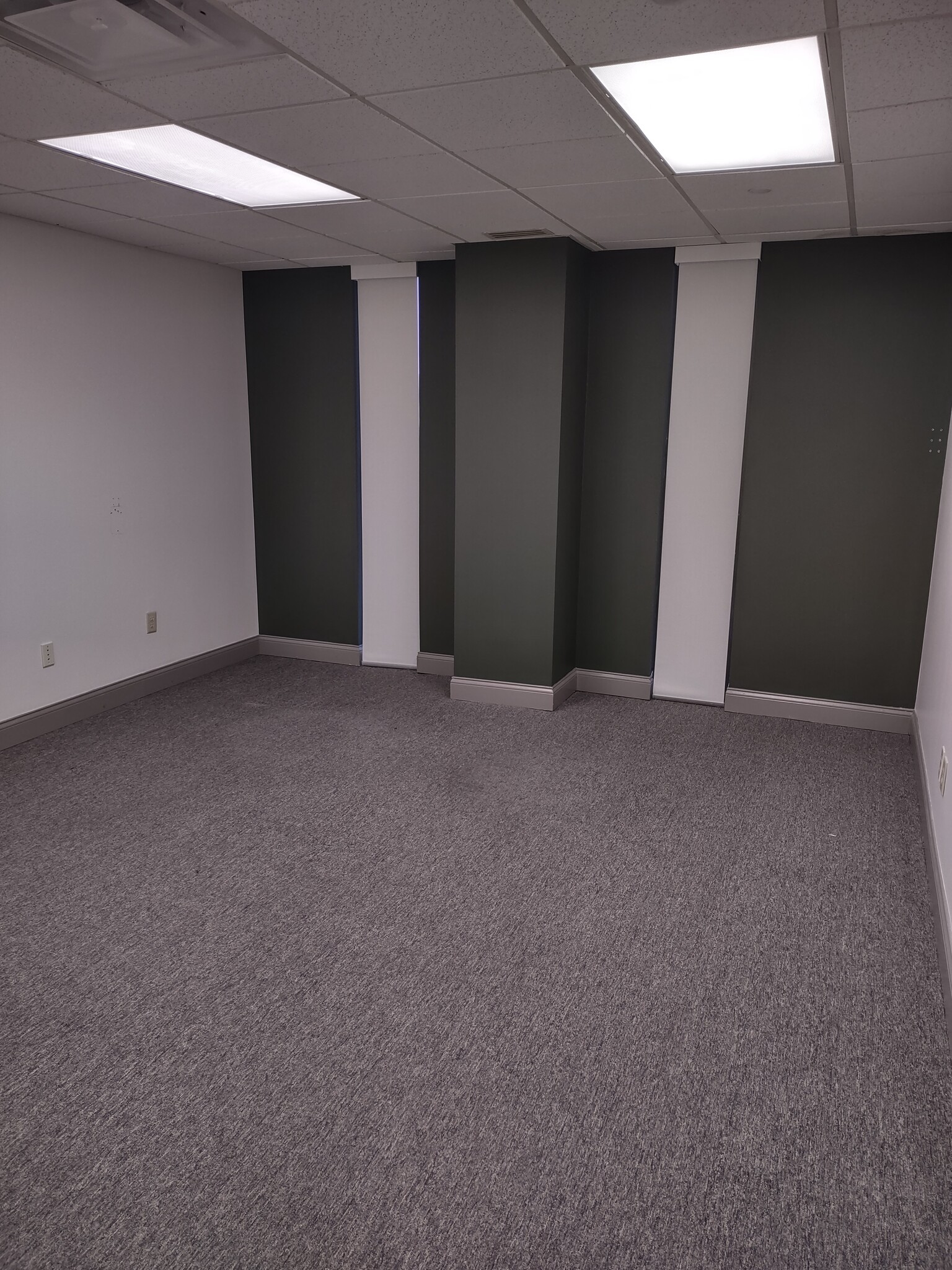 801 W Bay Dr, Largo, FL à louer Photo intérieure- Image 1 de 11