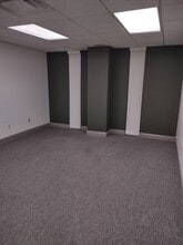 801 W Bay Dr, Largo, FL à louer Photo intérieure- Image 1 de 11