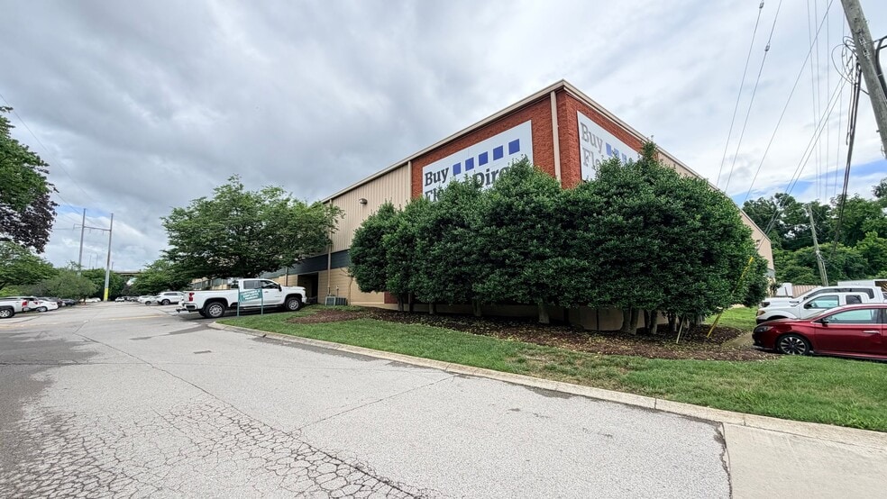 100-128 Powell Pl, Nashville, TN for lease - Building Photo - Image 3 of 4