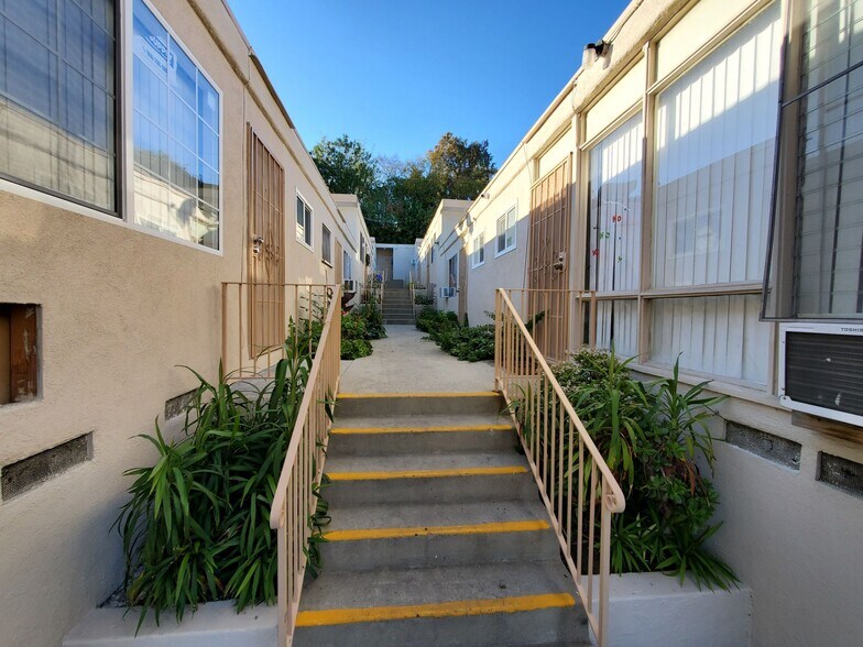 701 S Garfield Ave, Monterey Park, CA à vendre - Photo du bâtiment - Image 2 de 9