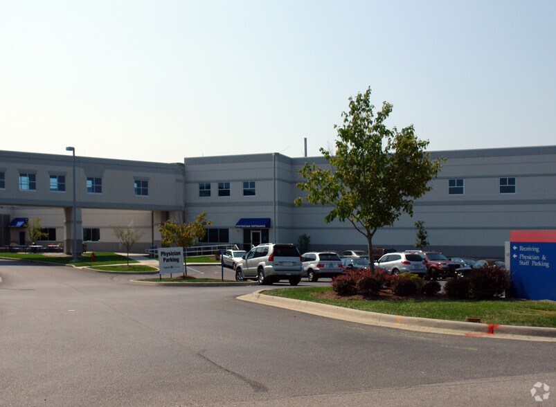 2512 E Dupont Rd, Fort Wayne, IN à louer - Photo du bâtiment - Image 2 de 2