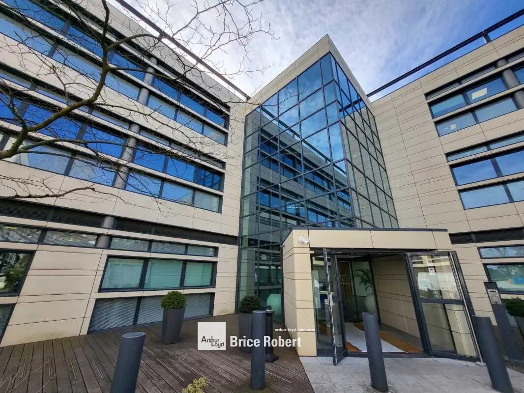 Office in Écully for lease Building Photo- Image 1 of 15