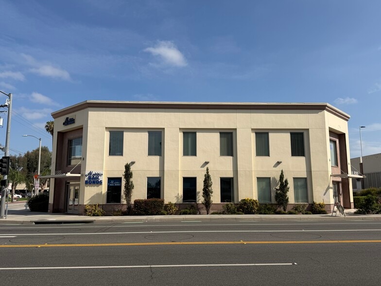 801 N Ross St, Santa Ana, CA for sale - Building Photo - Image 3 of 10