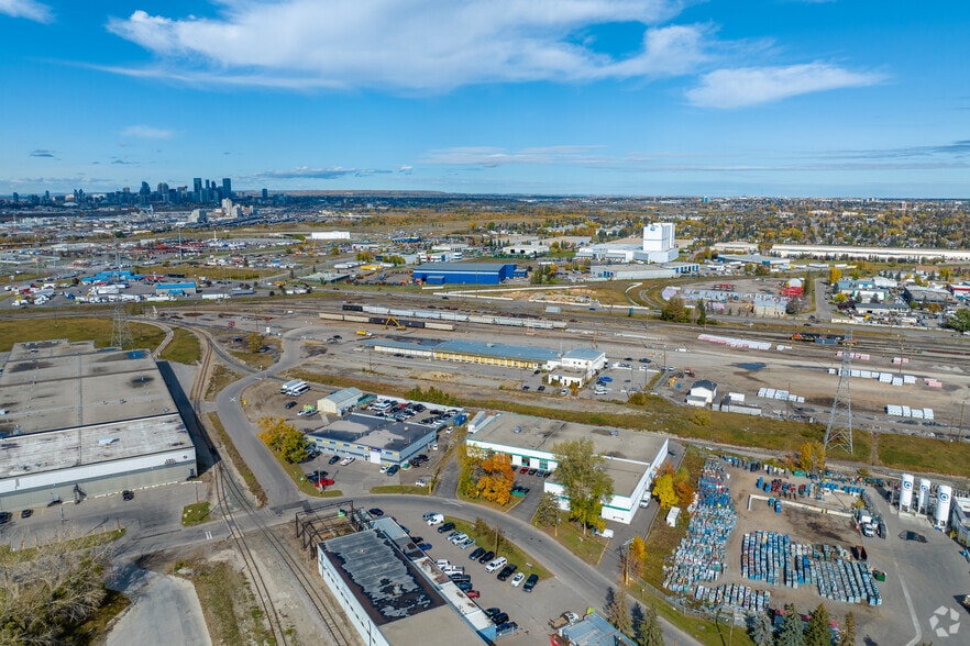 2828 54th Ave SE, Calgary, AB à vendre - Aérien - Image 2 de 5