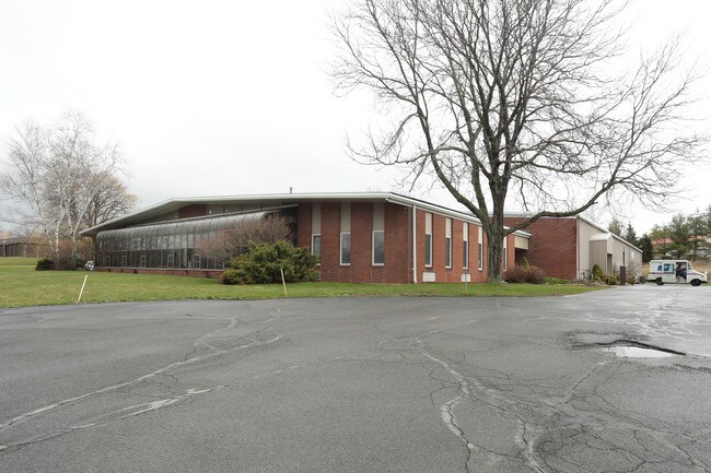 Plus de détails pour 2415 N Triphammer Rd, Ithaca, NY - Bureau, Local d'activités à louer