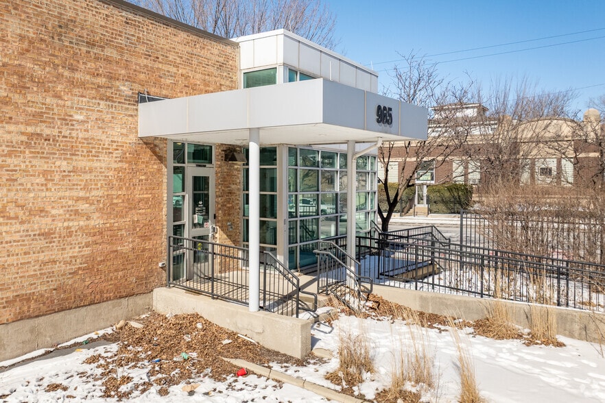 965 W Chicago Ave, Chicago, IL for sale - Building Photo - Image 2 of 10