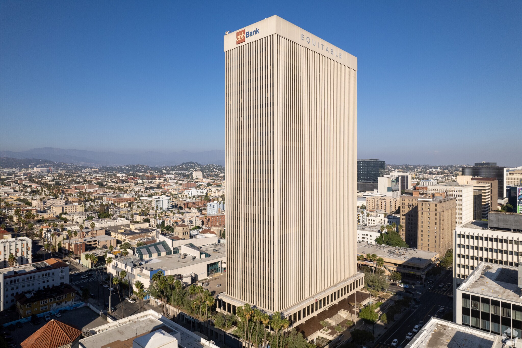 3435 Wilshire Blvd, Los Angeles, CA à louer Photo du bâtiment- Image 1 de 11